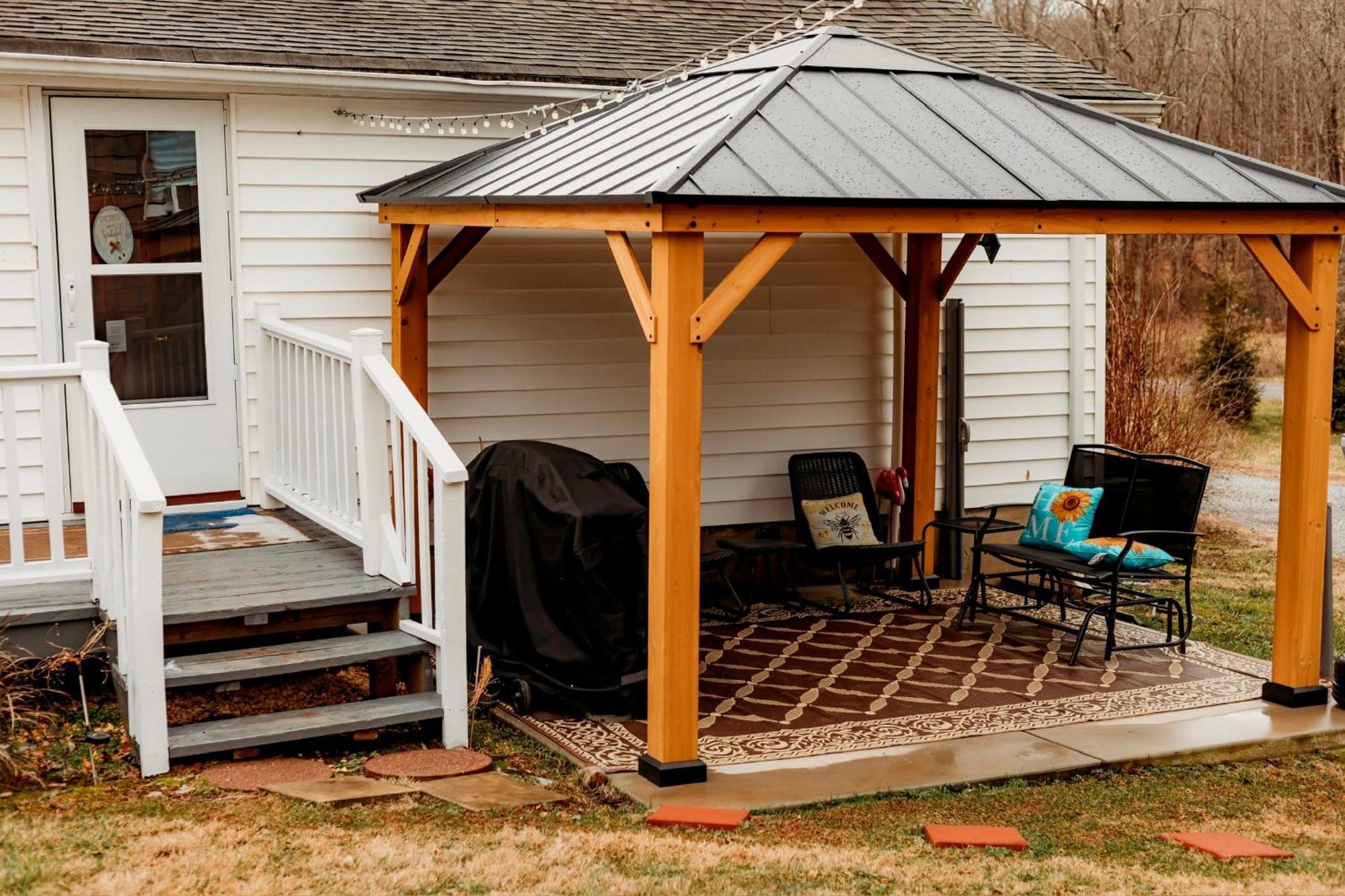 Giggling Creek Cottage - Bedjet! King Sized! Gazebo, 45 Acres, Arcades, Nintendo, More Henry Kültér fotó