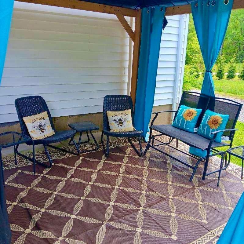 Giggling Creek Cottage - Bedjet! King Sized! Gazebo, 45 Acres, Arcades, Nintendo, More Henry Kültér fotó
